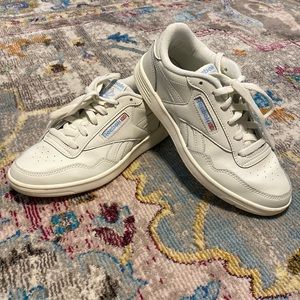 Reebok tennis shoes size 8